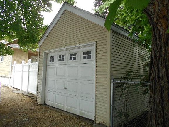 4th image of 1612 Auburn St