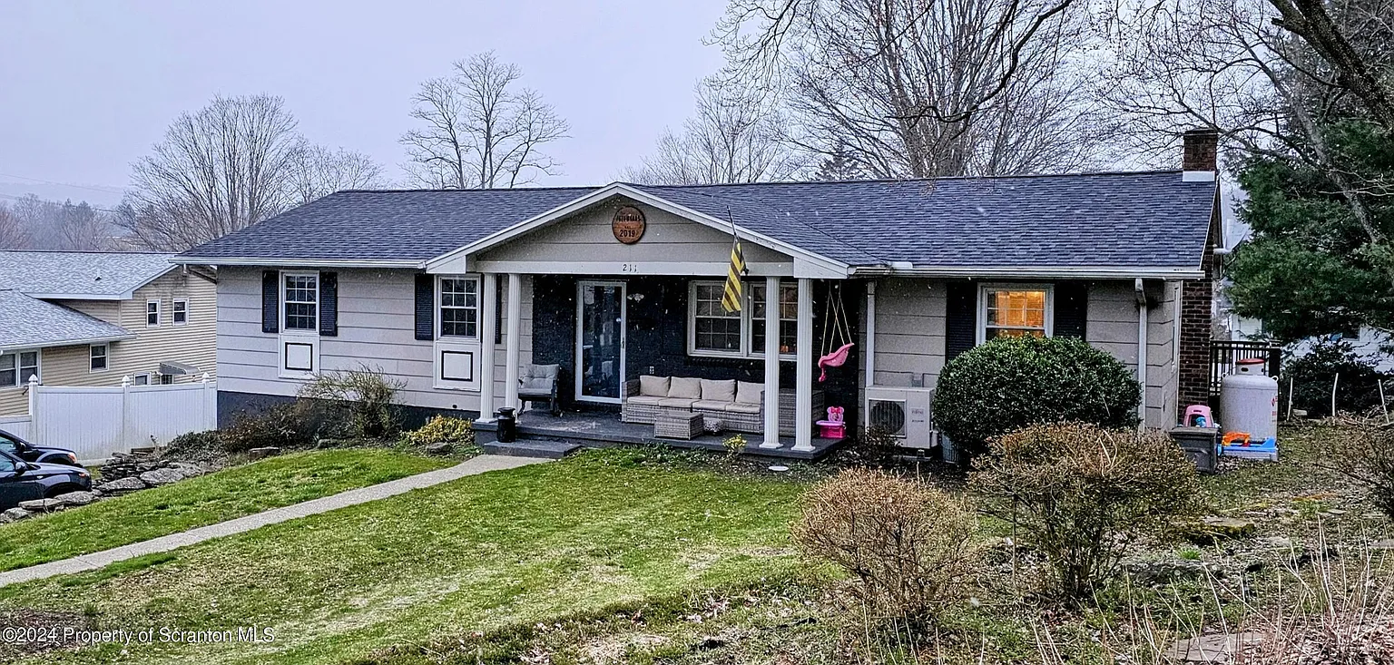 211 S Hazel St photo 1