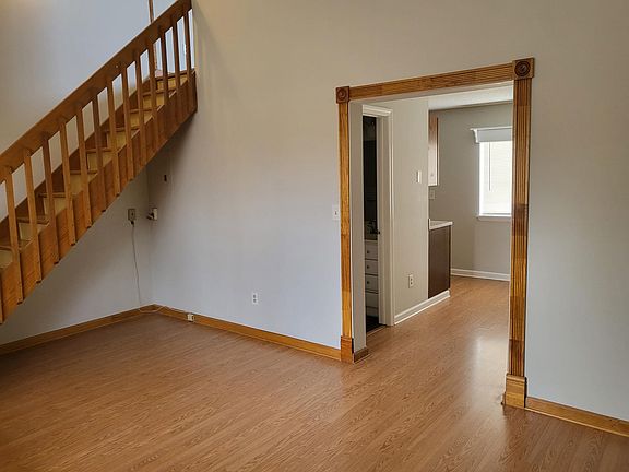 3rd image of 6 Crown St APT 8