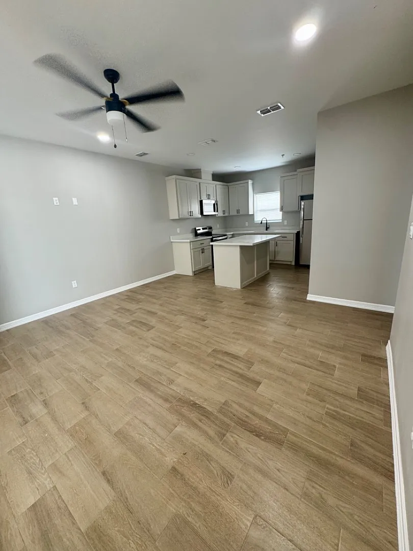 Unit Photo - 806 Ragland St #9