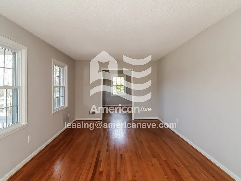 9675_003_wm_-_living_room_13505998.jpg