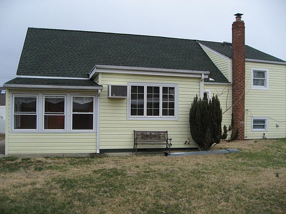 3rd image of 1012 N Richmond Ave