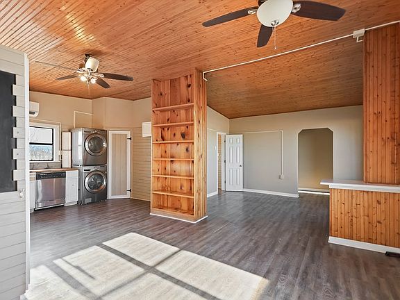 3rd image of 423 Mountain View Rd