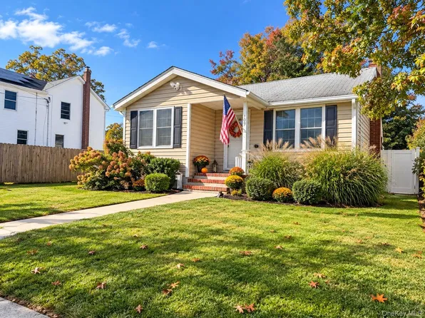 109 Patchogue Avenue, Patchogue, NY 11772