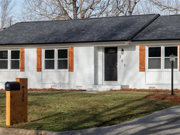 306 Barberry Dr, Greensboro, NC 27406