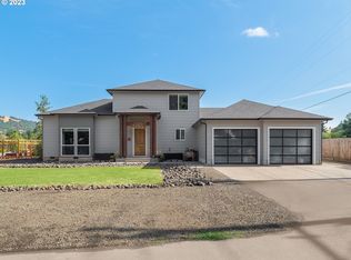 524 River Bend Rd, Roseburg, OR 97471