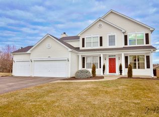 150 Meadowlark Cir, Lindenhurst, IL 60046