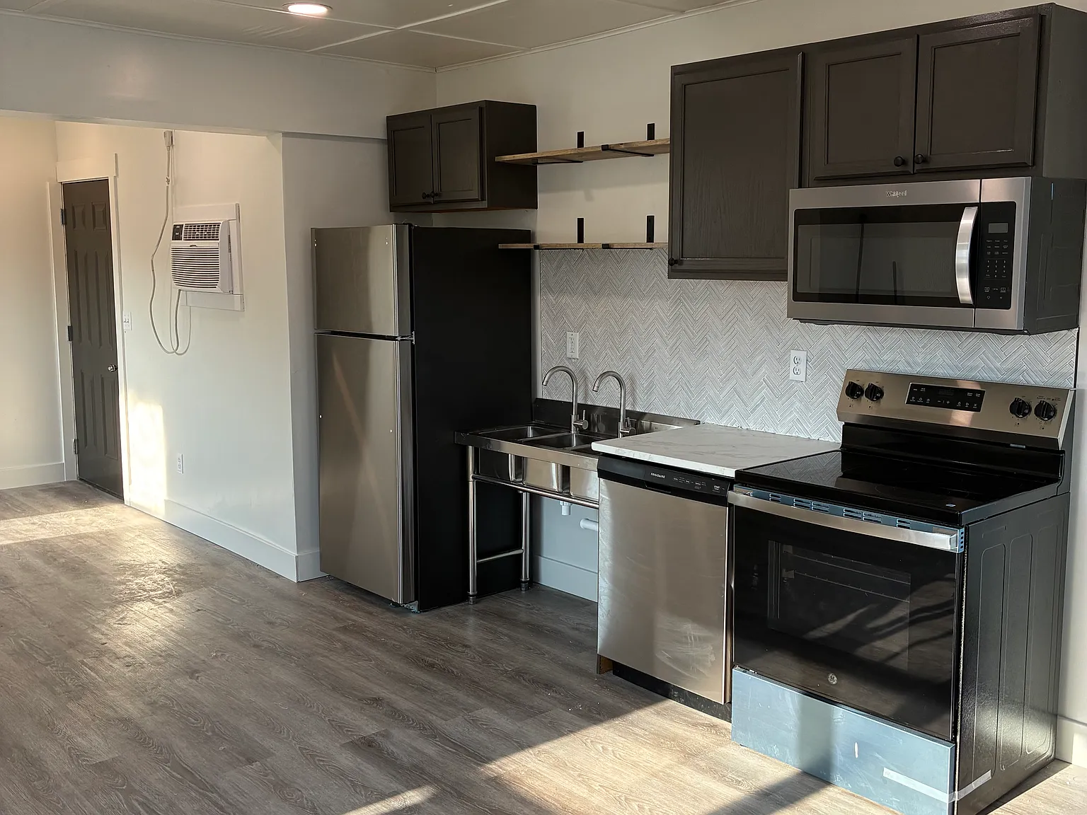 Studio, 550 sqft, $650 — Photo 4