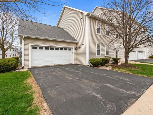 2100 Woodbury CIRCLE #A, Waukesha, WI 53189