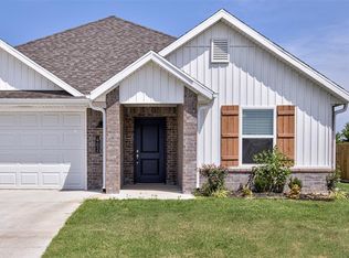 402 Phyllis Farm Rd, Prairie Grove, AR 72753