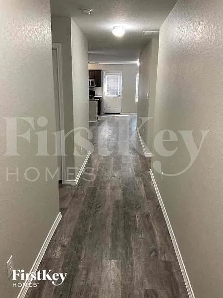 3 bed, 2.0 bath, 1226 sqft, $1,680 — Photo 2