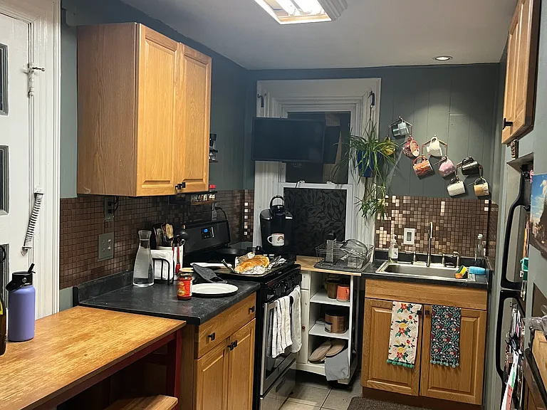 150 Anderson Pl #1 — Photo 4