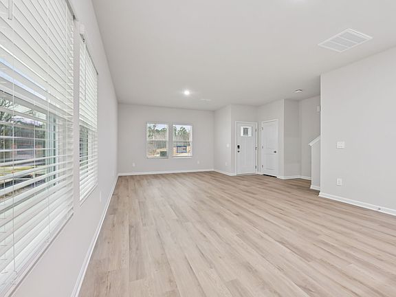 5th image of 3512 Rosebush Dr