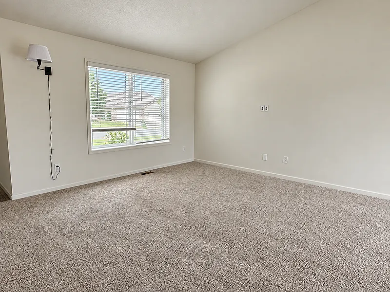 3 bed, 2.0 bath, 1880 sqft, $2,100 — Photo 3