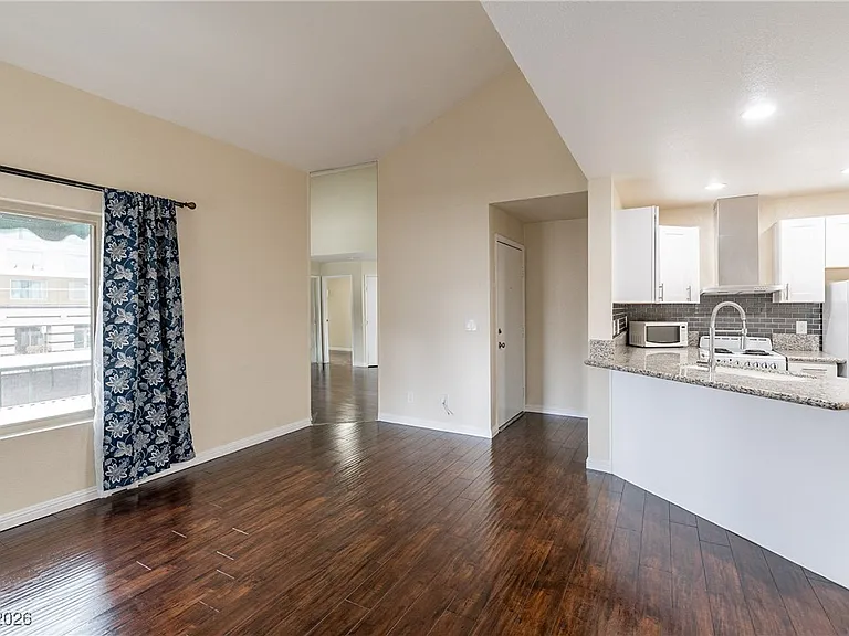 450 Elm Dr #206 — Photo 2