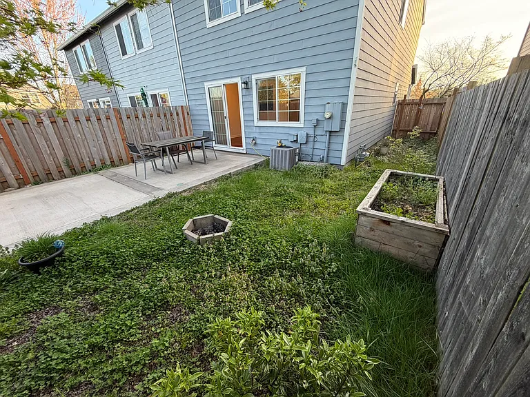 239 N Cedar St — Photo 9