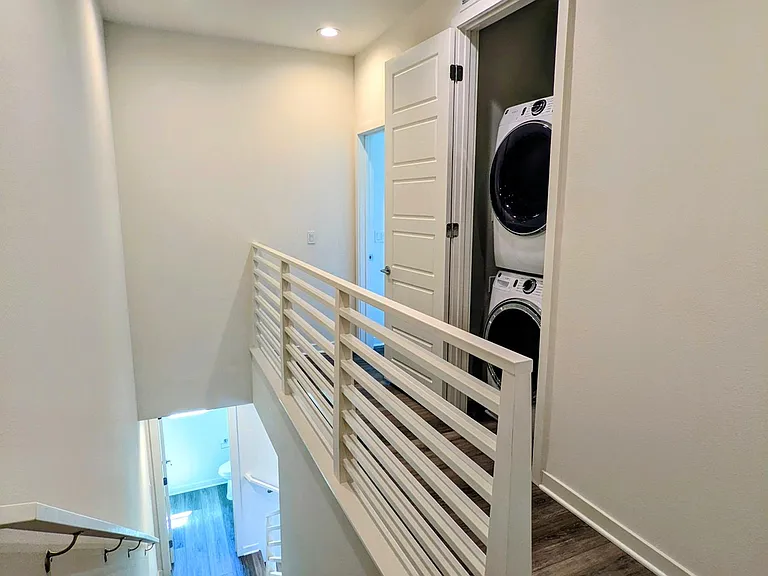 3rd floor with Washer & Dryer