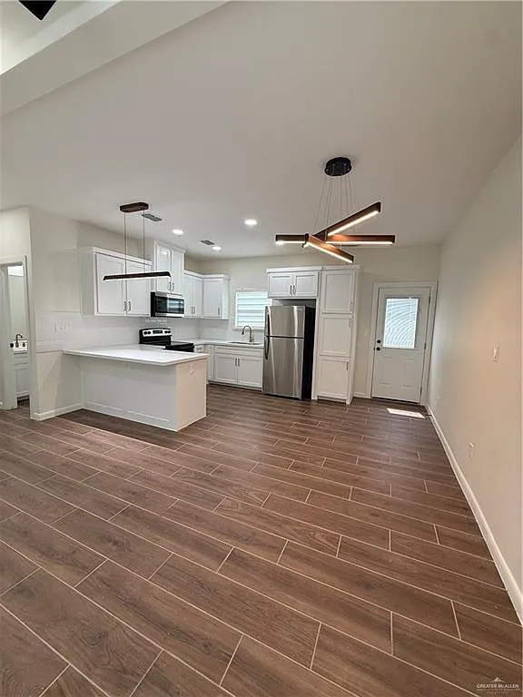 3 bed, 2.0 bath, 1050 sqft, $1,300 — Photo 4