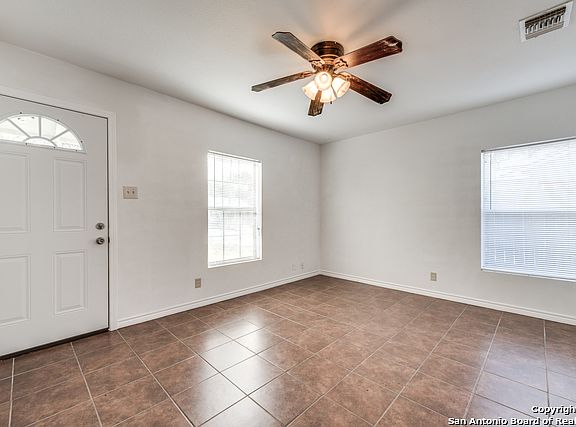 5th image of 1405 Kendalia Ave