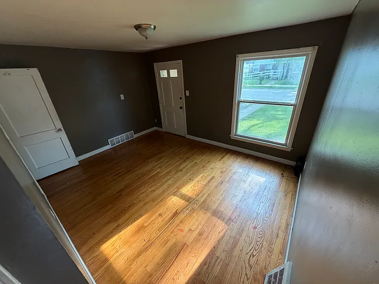 23104 Brittany Ave — Photo 3