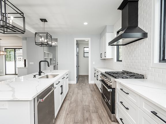 5th image of 1912 Washington Crescent Dr