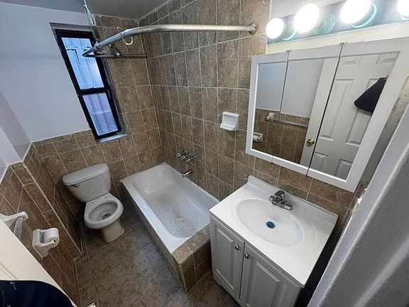 5th image of 10 Hillside Ave APT 1J