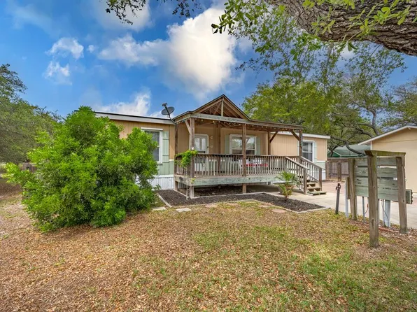 81 S Lake Dr, Rockport, TX 78382