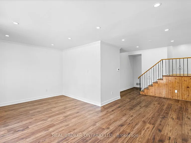11 Cathcart Cres — Photo 7