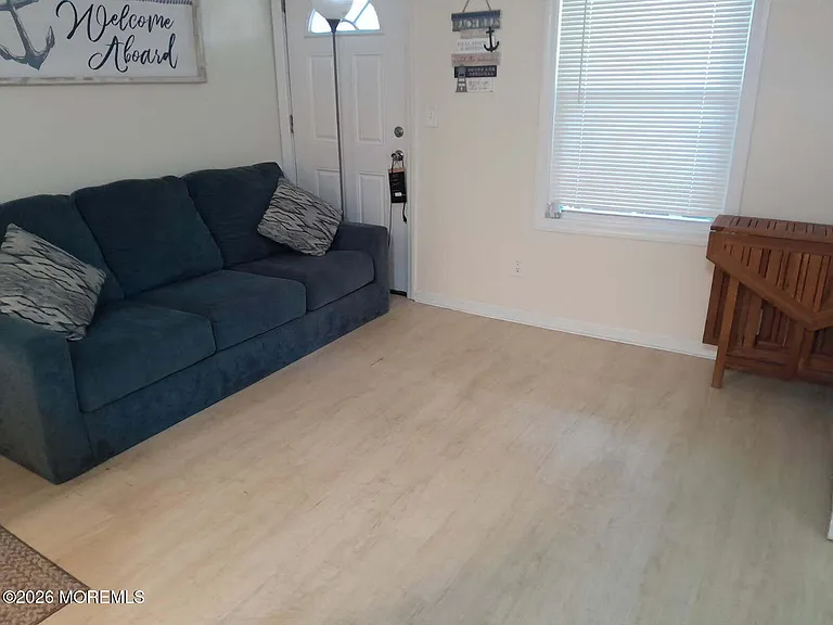 39 Sampson Ave #4 — Photo 1