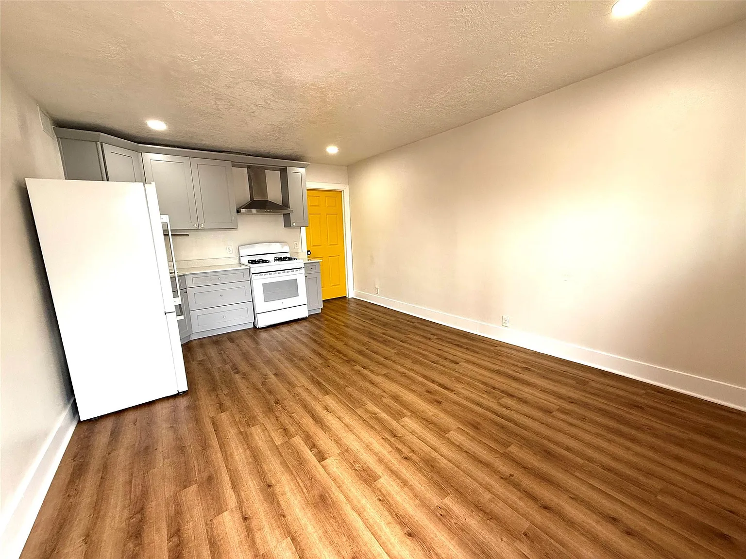 1 bed, 1.0 bath, 600 sqft, $925 — Photo 3