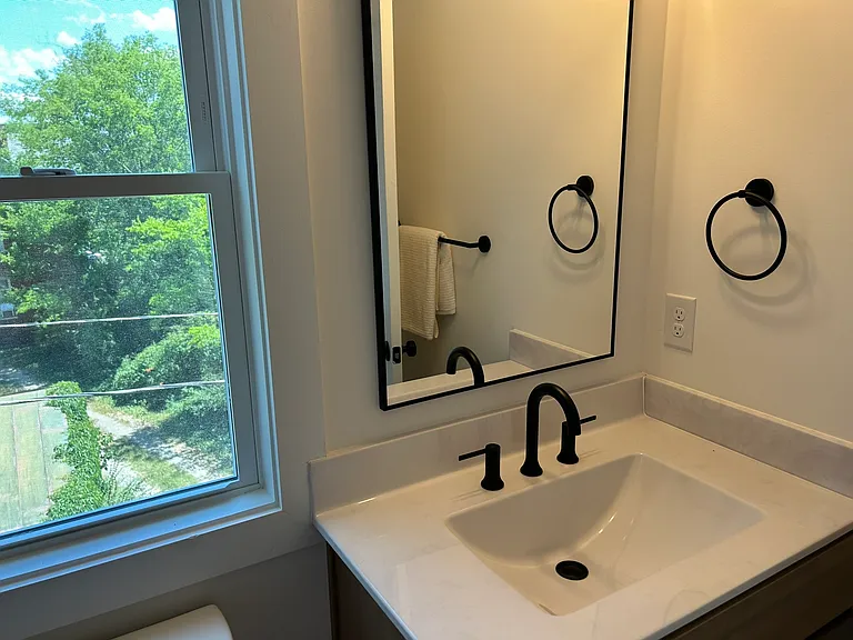 115 W 14th St #B — Photo 34