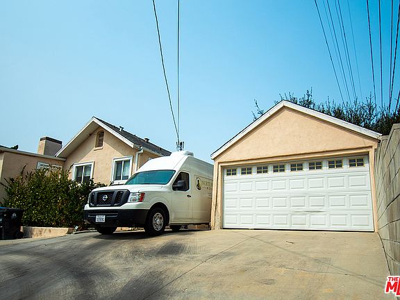 2nd image of 1056 S Saint Andrews Pl
