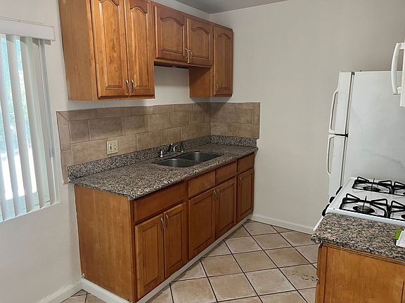 5th image of 2812 D St #19