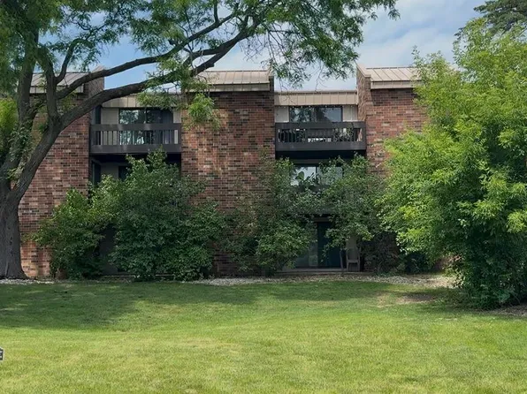 2220 W Good Hope Rd, Glendale, WI 53209