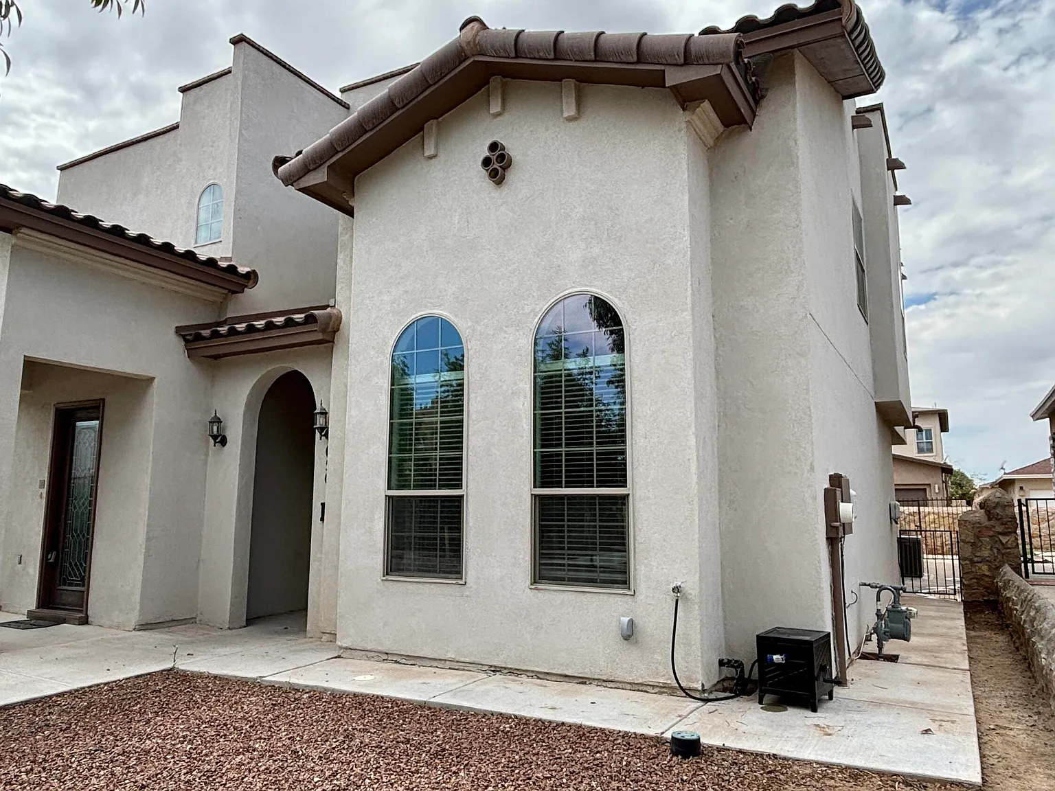3 bed, 2.5 bath, 1605 sqft, $1,950 — Photo 1