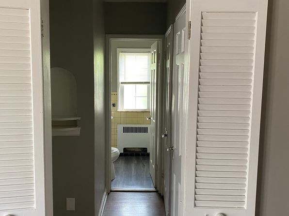 15605-15615 Van Aken Blvd