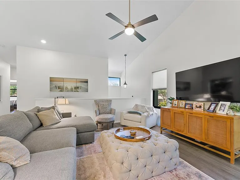 1714 Starling Dr #201 — Photo 8