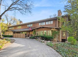 881 N Sheridan Rd, Lake Forest, IL 60045