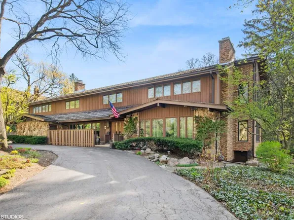 881 N Sheridan Rd, Lake Forest, IL 60045
