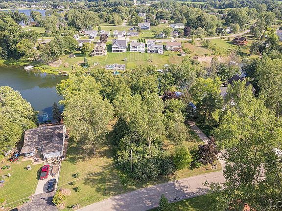 2nd image of 10801 Woodbrook Dr