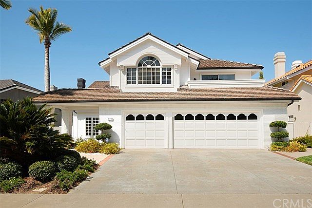 Spectacular 5 Bedroom ESTATE HOME located in the prestigious 24-hour guard-gated coastal community of Crest De Ville, in beautiful Laguna Niguel!