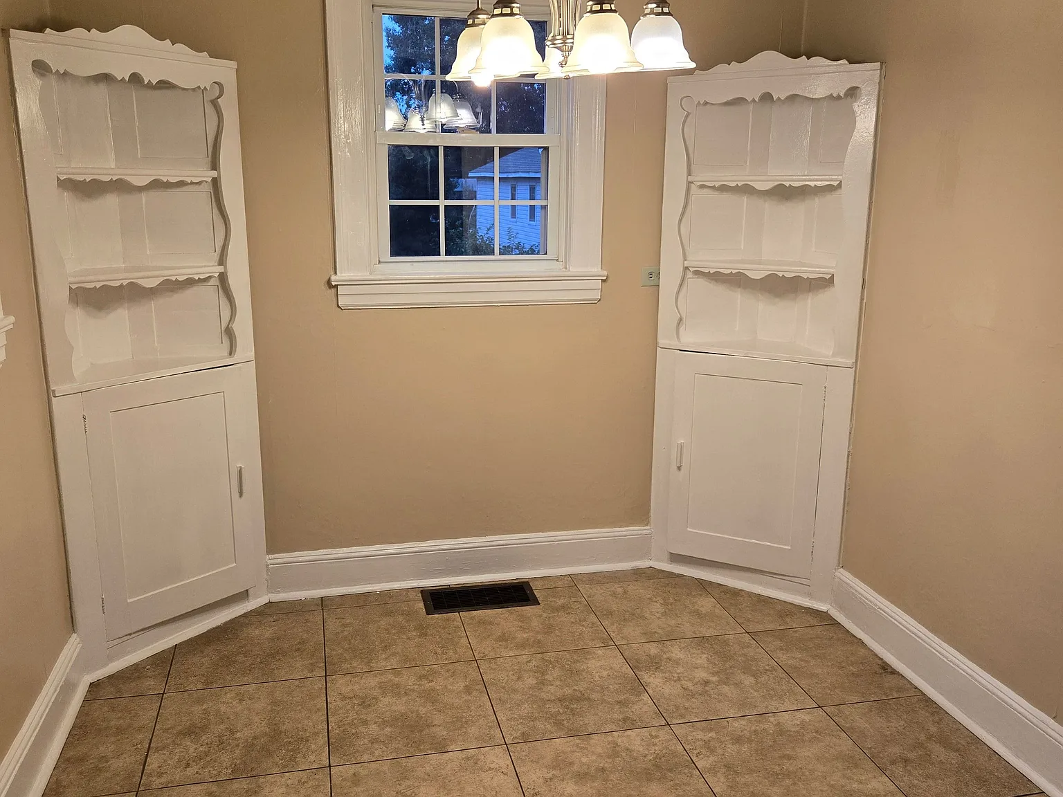 3 bed, 2.0 bath, $1,200 — Photo 3
