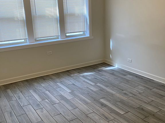 3rd image of 5845 W Walton St #5847