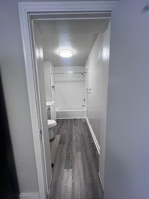 1st Floor full bathroom