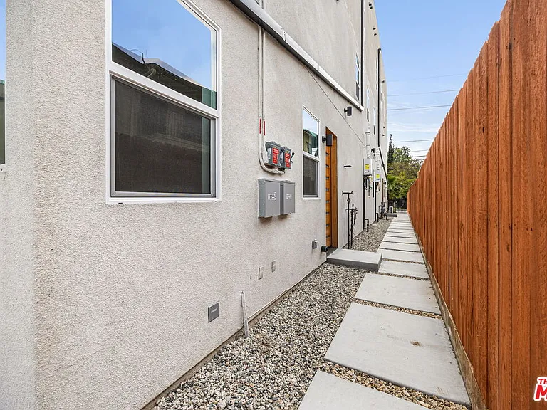 11253 Hatteras St #1/2 — Photo 8