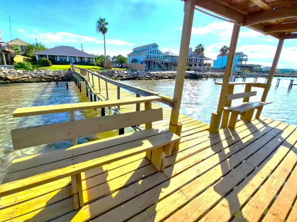 1022 Avenue A 1/2 St, San Leon, TX 77539