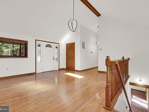 4th image of 986 Walden Rd