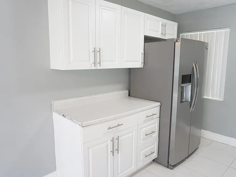 1456 W 29th St #1 — Photo 3