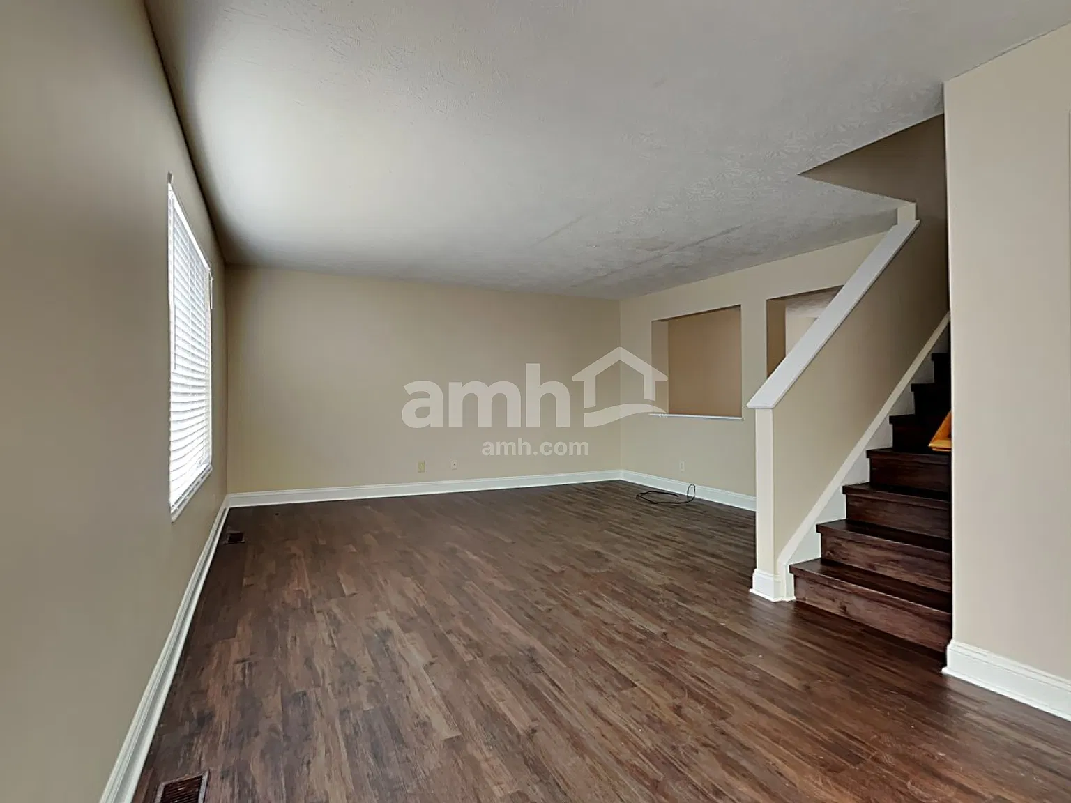 4 bed, 2.5 bath, 1603 sqft, $2,430 — Photo 4