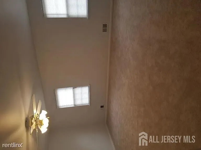 804 Maple Hill Dr — Photo 15